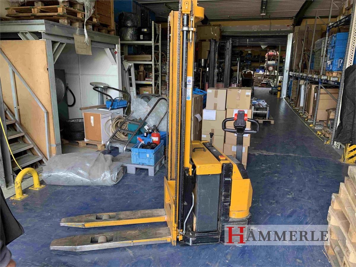 JUNGHEINRICH Ameise elektrischer Hochhubwagen